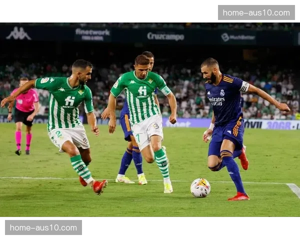 比利亚雷亚尔距离欧冠区仅1分 下轮对决将成关键